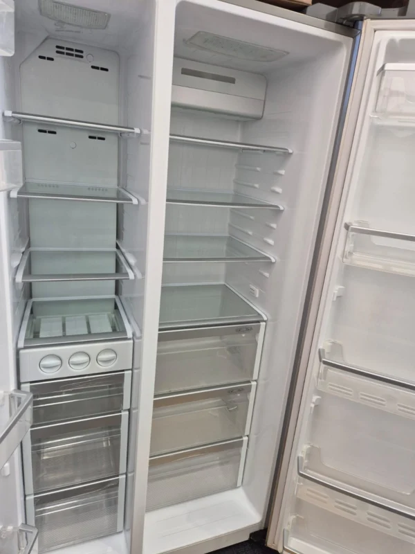Fisher & Paykel 628L Fridge used like new