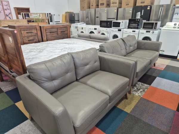 Leather Sofa 3+2 Seater used like new