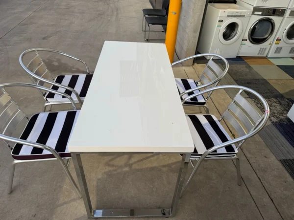 Table with 4 Chairs