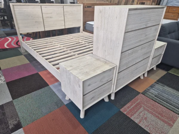 Modern King Bed Set – Used Like New