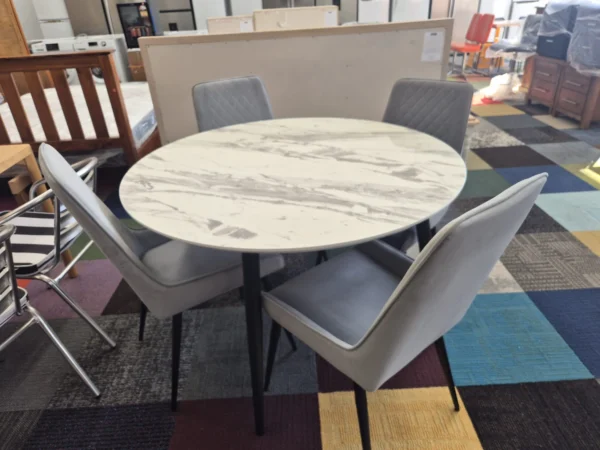 Dining Table with 4 Chairs – Used Like New