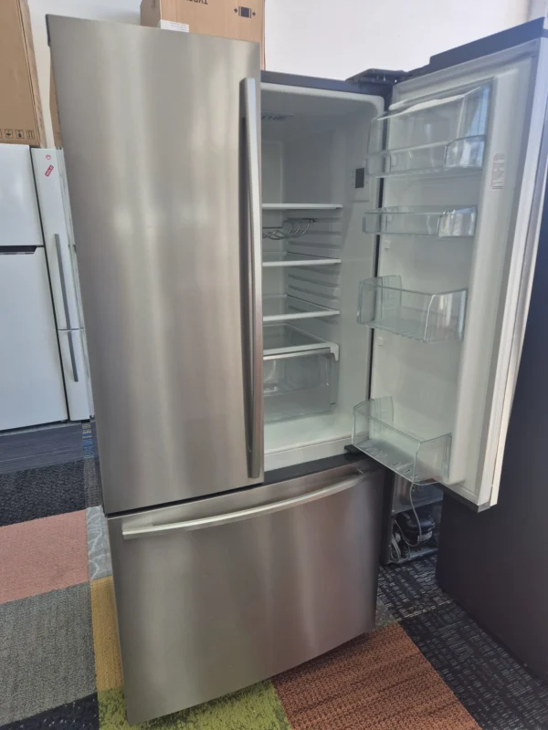 Westinghouse 510L Fridge like new