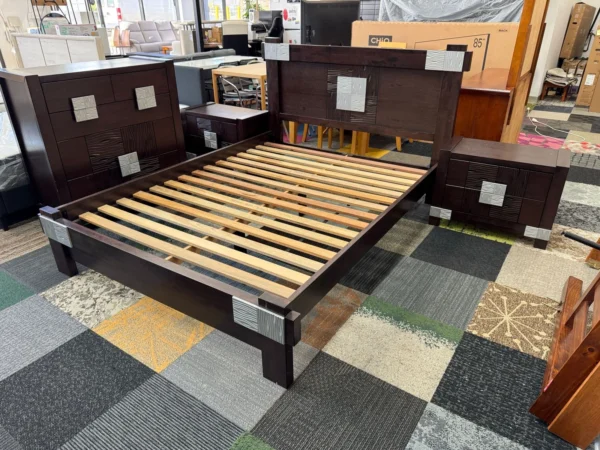 Queen Bed Set without Mattress like new