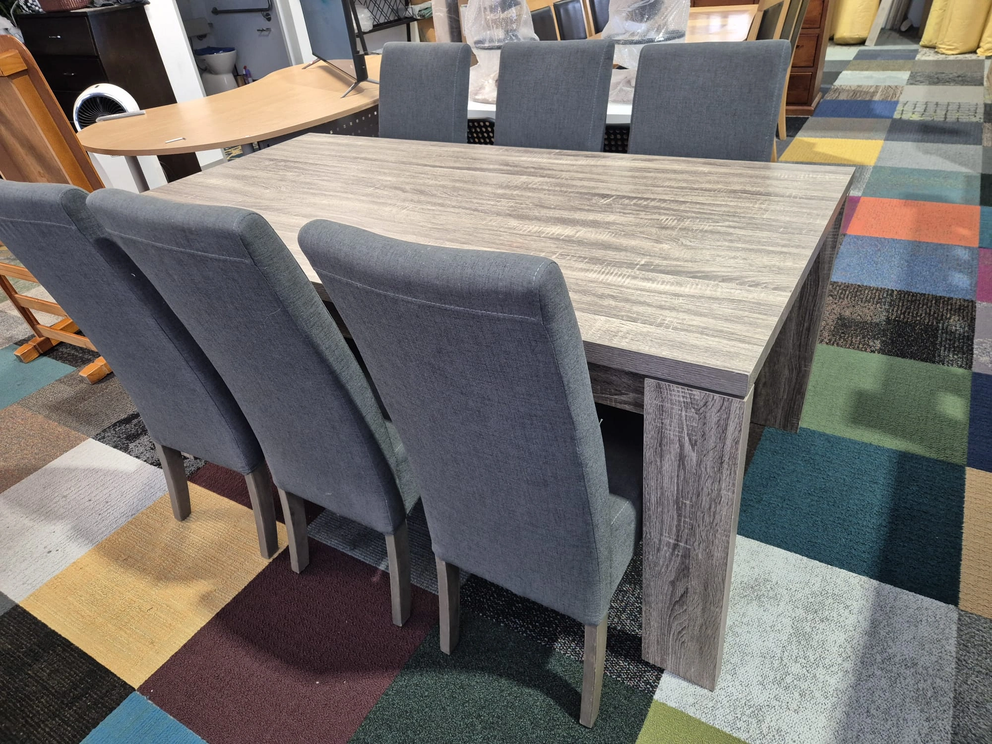 Dining Table With 6 Chairs - Like New