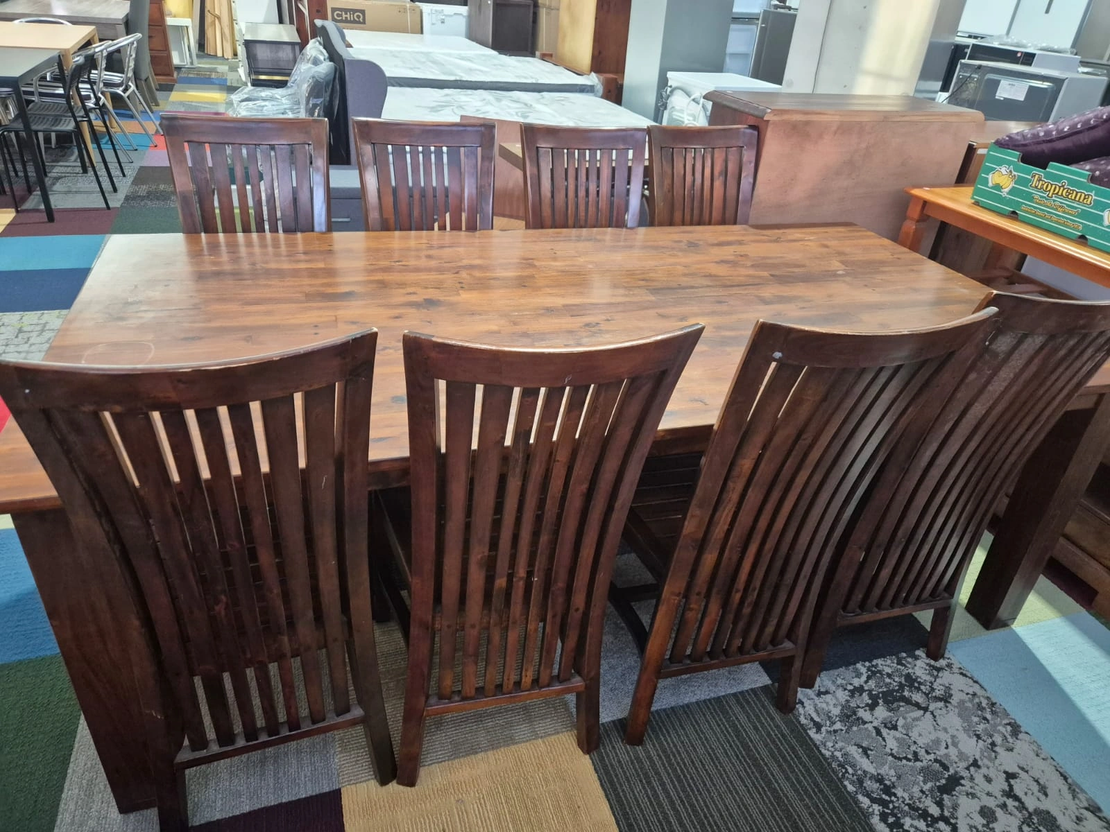 Dining Table With 8 Chairs – Solid Wooden Used Like New