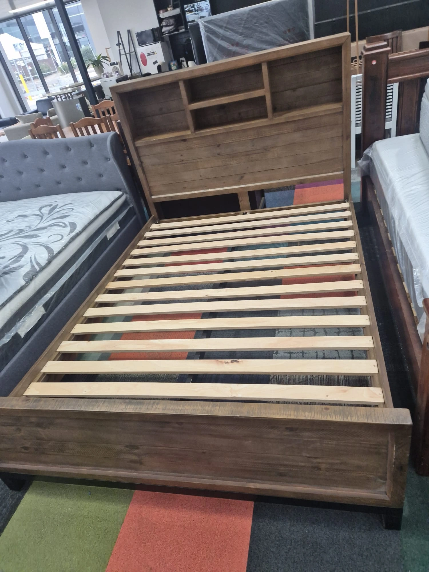Queen Bed - Used Like New Condition