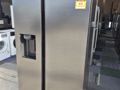 Samsung 676L Non Plumbed Fridge with Ice Maker Used Like New