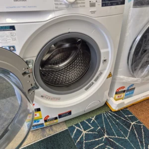 Electrolux Washer Dryer Combo 7.5kg / 4.5kg Used Like New