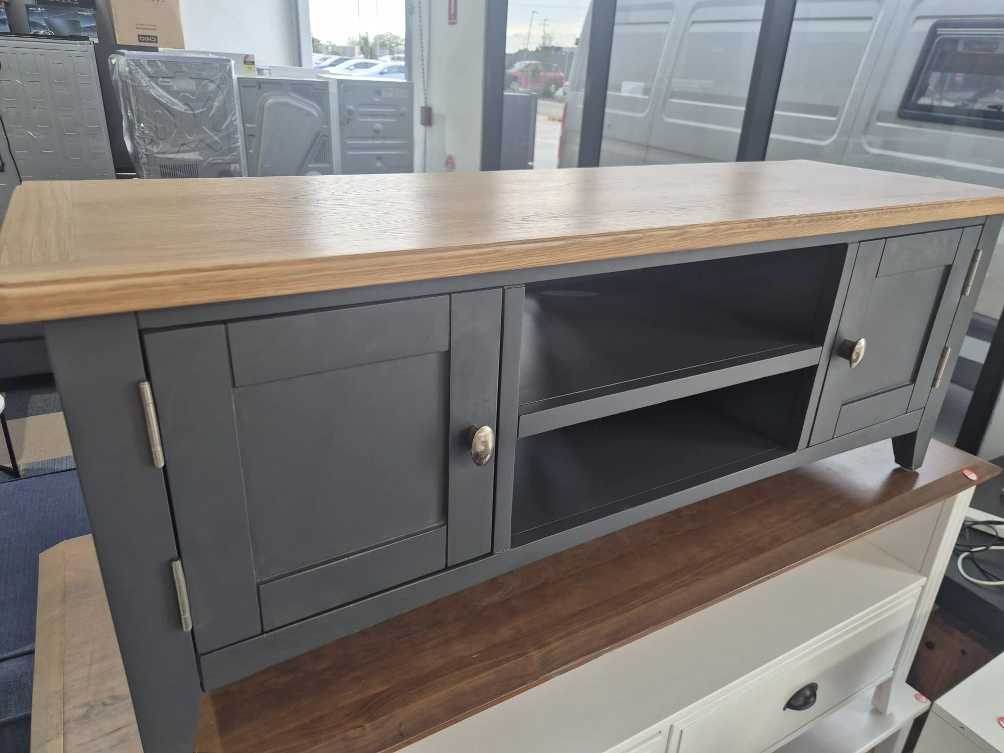 TV Unit Used Like New Modernand Functional