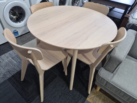Dining Table with 4 Chairs Used Like New