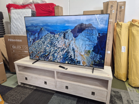 Hisense 75 inch QLED Smart TV Deal 1 Year Warranty