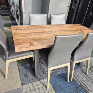 Dining Set with 6 Chairs like new Great Condition