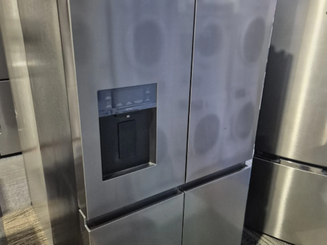 440L Non-Plumbed Fridge Ice and Water Dispenser Like New Condition