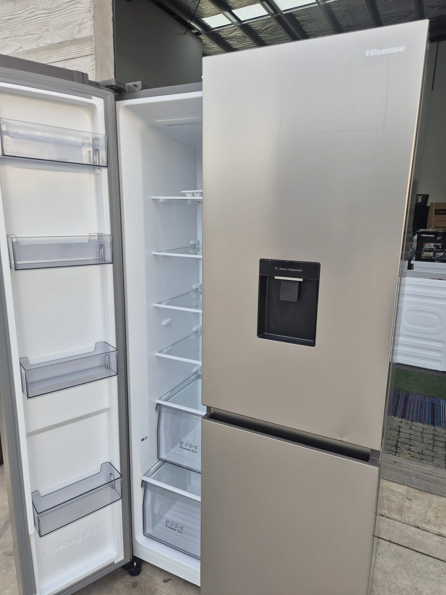 Hisense Side by Side Fridge 649L used Like New