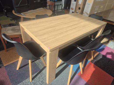 6 Seater Dining Suite Like New