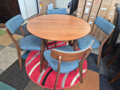 Round Dining Table Set Like New