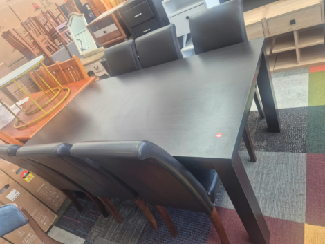 Dining Table Set Like New condition