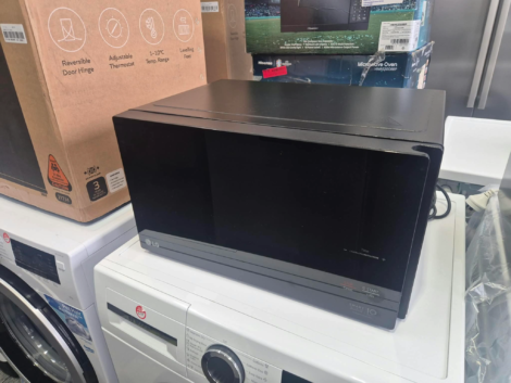 LG 25L Microwave Oven – Used Like New