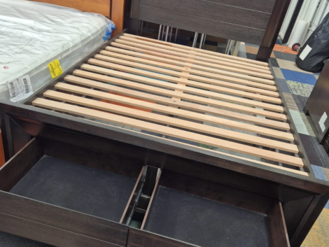 Queen Bedroom Suite Solid Wood Used Like New